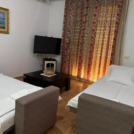 Apartament Vali *